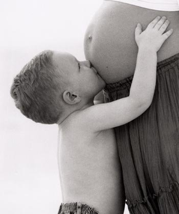 toddler kissing mommy's pregnant belly